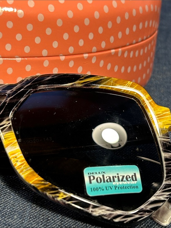 NWT Polarized sunglasses main image 6